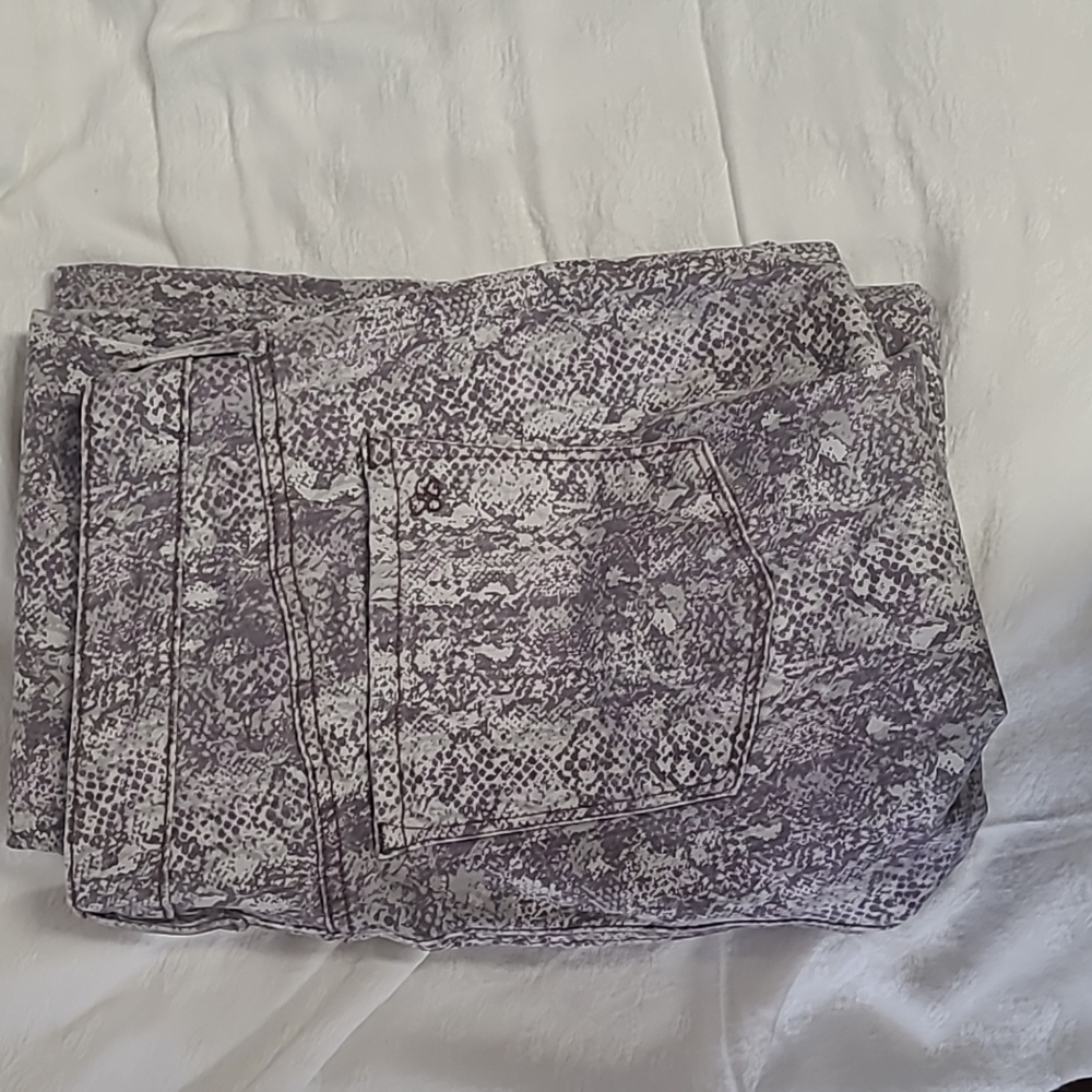 Jessica Simpson Kiss Me Super Skinny Snake Print Denim Pants Sz. 32 - Picture 2 of 7